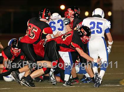 Thumbnail 2 in Village Christian vs. Fillmore photogallery.