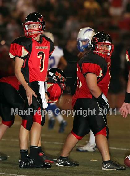 Thumbnail 3 in Village Christian vs. Fillmore photogallery.