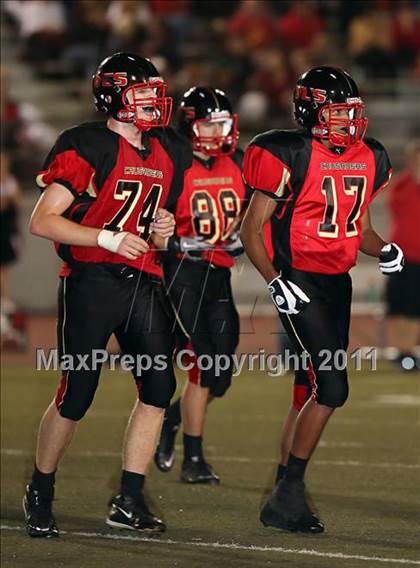 Thumbnail 3 in Village Christian vs. Fillmore photogallery.