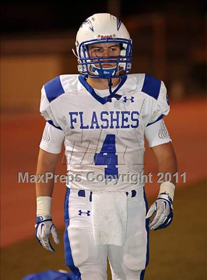 Thumbnail 3 in Village Christian vs. Fillmore photogallery.