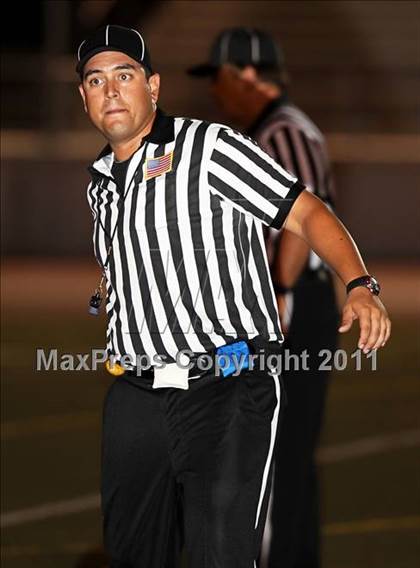 Thumbnail 3 in Village Christian vs. Fillmore photogallery.