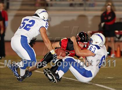 Thumbnail 2 in Village Christian vs. Fillmore photogallery.