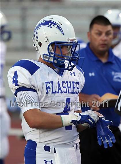 Thumbnail 2 in Village Christian vs. Fillmore photogallery.