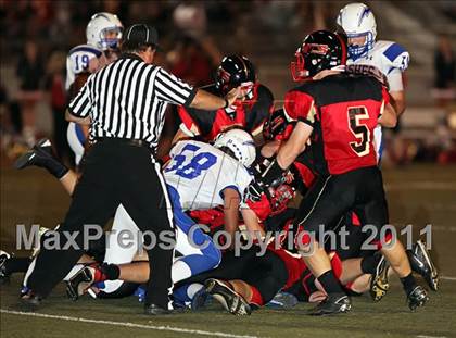 Thumbnail 2 in Village Christian vs. Fillmore photogallery.