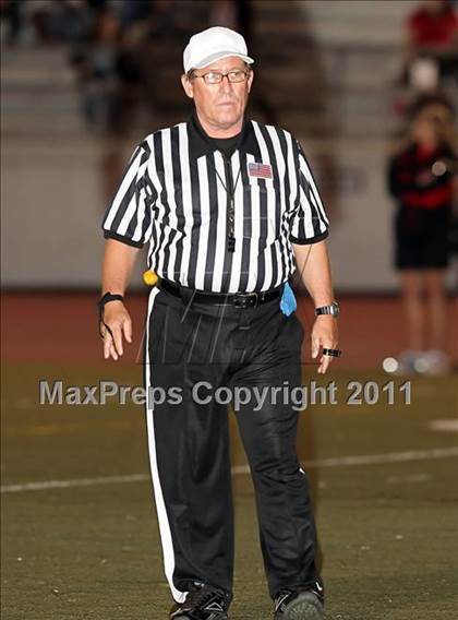 Thumbnail 1 in Village Christian vs. Fillmore photogallery.