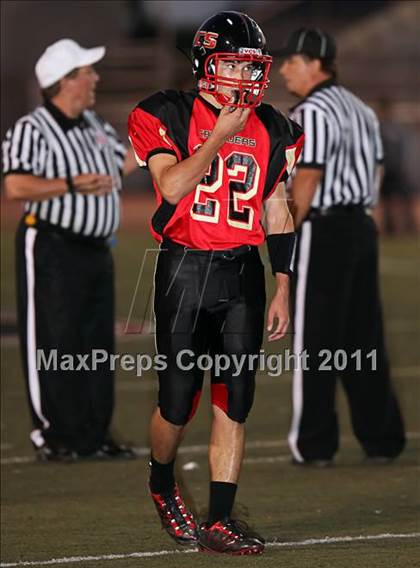 Thumbnail 2 in Village Christian vs. Fillmore photogallery.