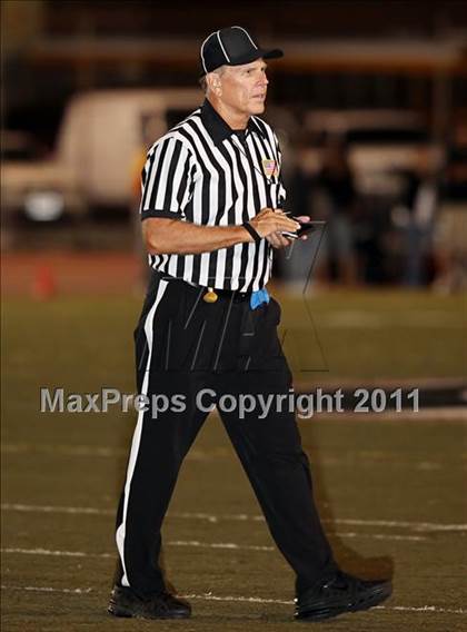 Thumbnail 2 in Village Christian vs. Fillmore photogallery.