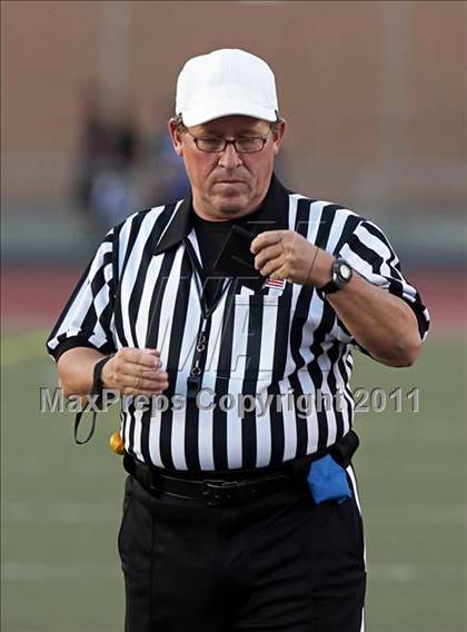 Thumbnail 3 in Village Christian vs. Fillmore photogallery.