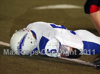 Thumbnail 3 in Village Christian vs. Fillmore photogallery.