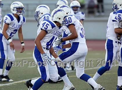 Thumbnail 2 in Village Christian vs. Fillmore photogallery.