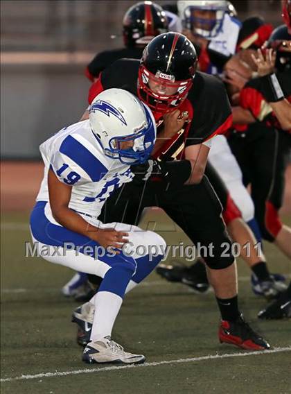 Thumbnail 2 in Village Christian vs. Fillmore photogallery.