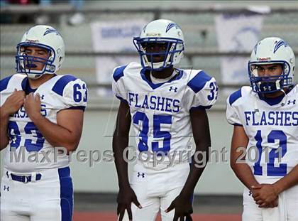 Thumbnail 3 in Village Christian vs. Fillmore photogallery.