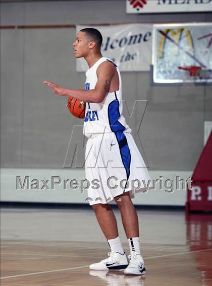 Thumbnail 2 in North Crowley vs. Berkner (McDonald's Texas Invitational) photogallery.
