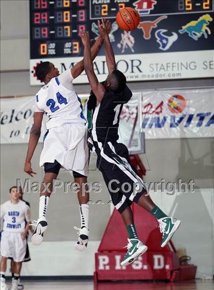 Thumbnail 3 in North Crowley vs. Berkner (McDonald's Texas Invitational) photogallery.
