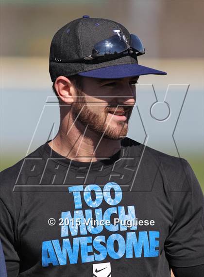 Thumbnail 3 in Crespi Varsity vs. Crespi Alumni 2015 photogallery.