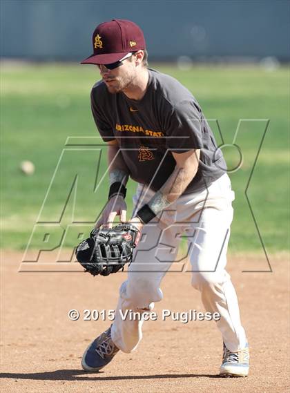 Thumbnail 3 in Crespi Varsity vs. Crespi Alumni 2015 photogallery.