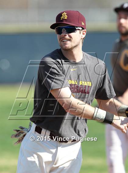 Thumbnail 2 in Crespi Varsity vs. Crespi Alumni 2015 photogallery.