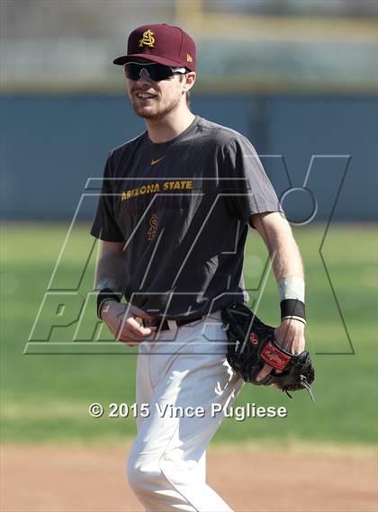 Thumbnail 3 in Crespi Varsity vs. Crespi Alumni 2015 photogallery.