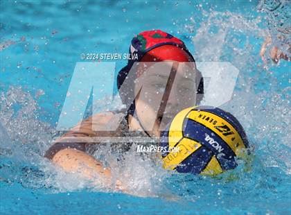 Thumbnail 2 in El Camino vs. La Costa Canyon (San Diego Open) photogallery.