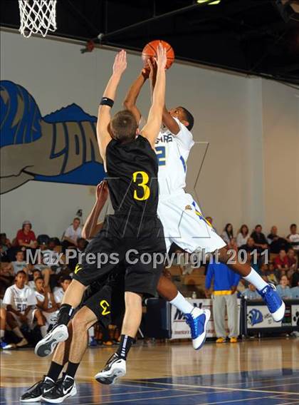 Thumbnail 3 in Capistrano Valley vs. Crenshaw (MaxPreps Holiday Classic) photogallery.