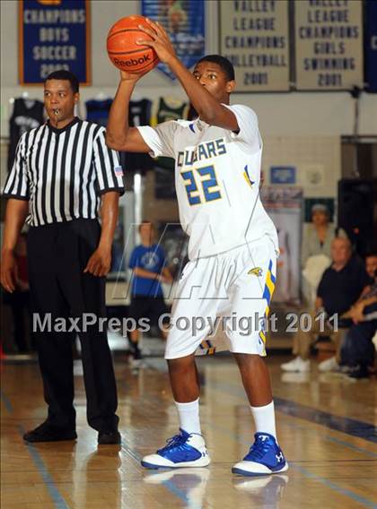 Thumbnail 2 in Capistrano Valley vs. Crenshaw (MaxPreps Holiday Classic) photogallery.