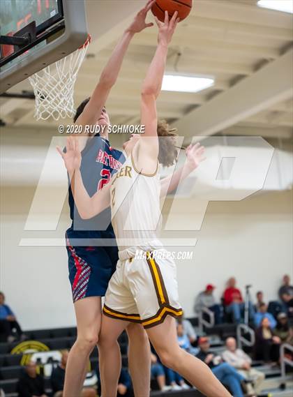 Thumbnail 3 in Francis Parker vs. Christian (Battle of the Bay) photogallery.