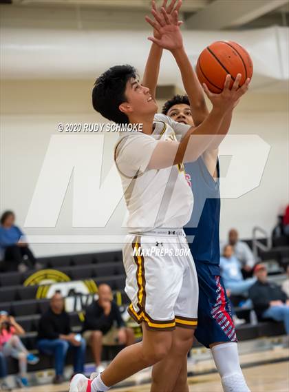 Thumbnail 3 in Francis Parker vs. Christian (Battle of the Bay) photogallery.