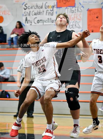 Thumbnail 1 in Union Mine vs. Roseville (Tiger Classic) photogallery.