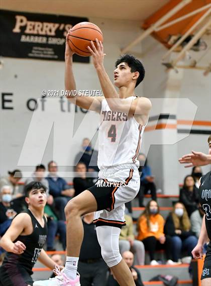 Thumbnail 1 in Union Mine vs. Roseville (Tiger Classic) photogallery.