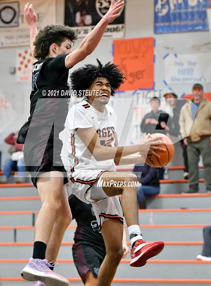 Thumbnail 2 in Union Mine vs. Roseville (Tiger Classic) photogallery.