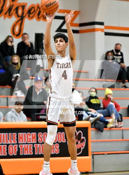 Thumbnail 2 in Union Mine vs. Roseville (Tiger Classic) photogallery.