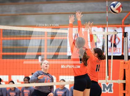 Thumbnail 3 in Grand Saline vs Mineola photogallery.