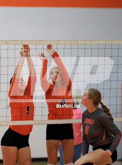 Thumbnail 3 in Grand Saline vs Mineola photogallery.