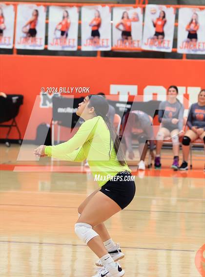 Thumbnail 2 in Grand Saline vs Mineola photogallery.