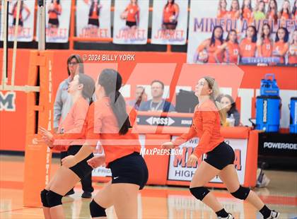 Thumbnail 1 in Grand Saline vs Mineola photogallery.