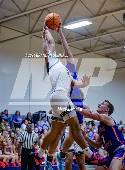 Thumbnail 1 in Chilton County vs Jemison (Chilton County Tournament) photogallery.
