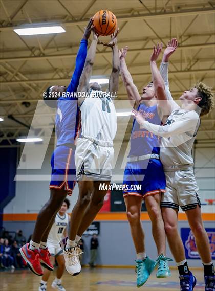 Thumbnail 2 in Chilton County vs Jemison (Chilton County Tournament) photogallery.