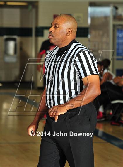 Thumbnail 2 in Shadow Hills vs. Miller (MaxPreps Holiday Classic) photogallery.