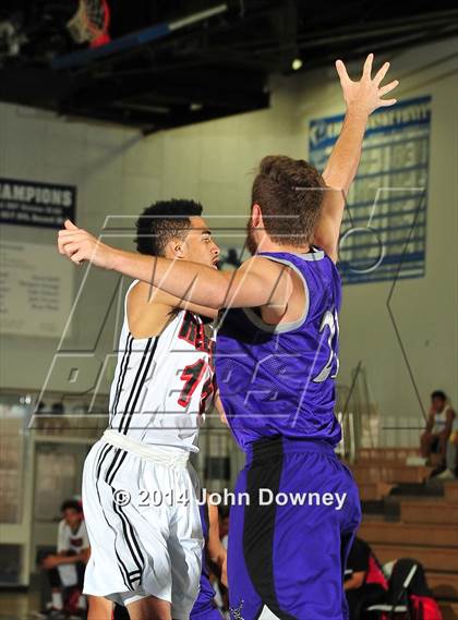 Thumbnail 1 in Shadow Hills vs. Miller (MaxPreps Holiday Classic) photogallery.