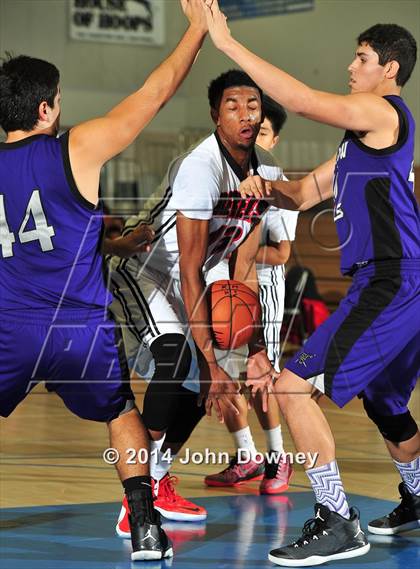 Thumbnail 2 in Shadow Hills vs. Miller (MaxPreps Holiday Classic) photogallery.