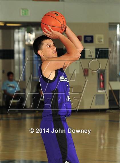 Thumbnail 3 in Shadow Hills vs. Miller (MaxPreps Holiday Classic) photogallery.
