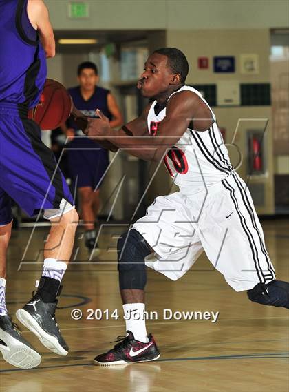 Thumbnail 3 in Shadow Hills vs. Miller (MaxPreps Holiday Classic) photogallery.