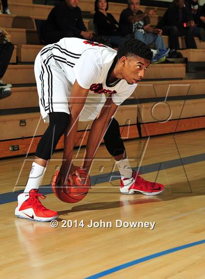 Thumbnail 3 in Shadow Hills vs. Miller (MaxPreps Holiday Classic) photogallery.