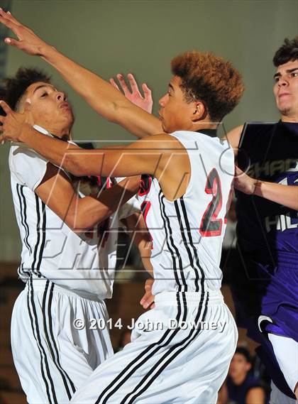 Thumbnail 2 in Shadow Hills vs. Miller (MaxPreps Holiday Classic) photogallery.