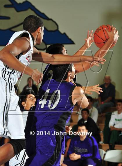 Thumbnail 2 in Shadow Hills vs. Miller (MaxPreps Holiday Classic) photogallery.