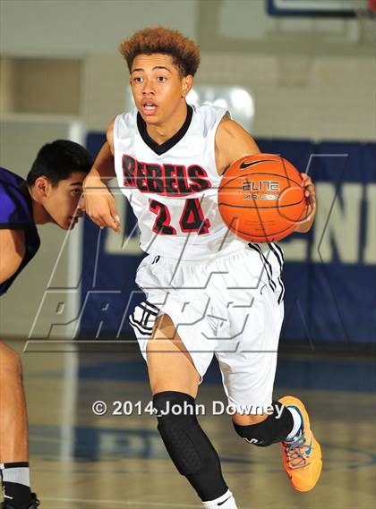 Thumbnail 2 in Shadow Hills vs. Miller (MaxPreps Holiday Classic) photogallery.
