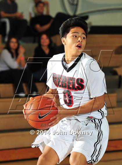 Thumbnail 3 in Shadow Hills vs. Miller (MaxPreps Holiday Classic) photogallery.