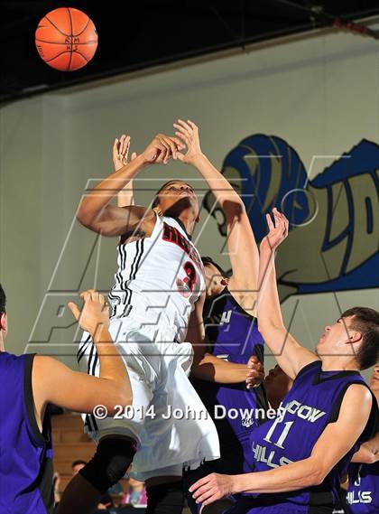 Thumbnail 2 in Shadow Hills vs. Miller (MaxPreps Holiday Classic) photogallery.