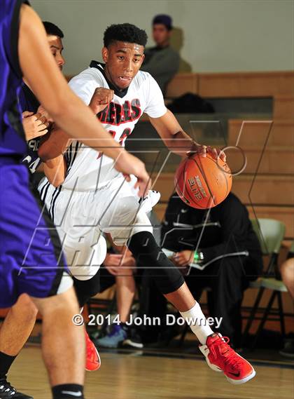 Thumbnail 2 in Shadow Hills vs. Miller (MaxPreps Holiday Classic) photogallery.
