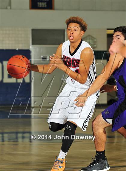 Thumbnail 3 in Shadow Hills vs. Miller (MaxPreps Holiday Classic) photogallery.